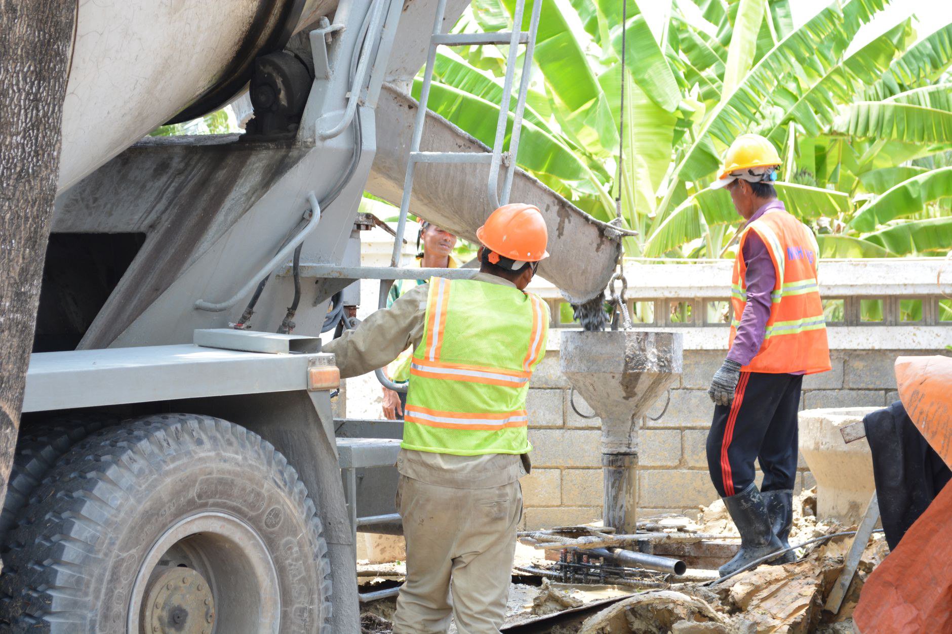 Đơn vật tư đủ xi măng, cát, thép nhưng thiếu mũ và găng tay Đơn vật tư đủ xi măng, cát, thép nhưng thiếu mũ và găng tay